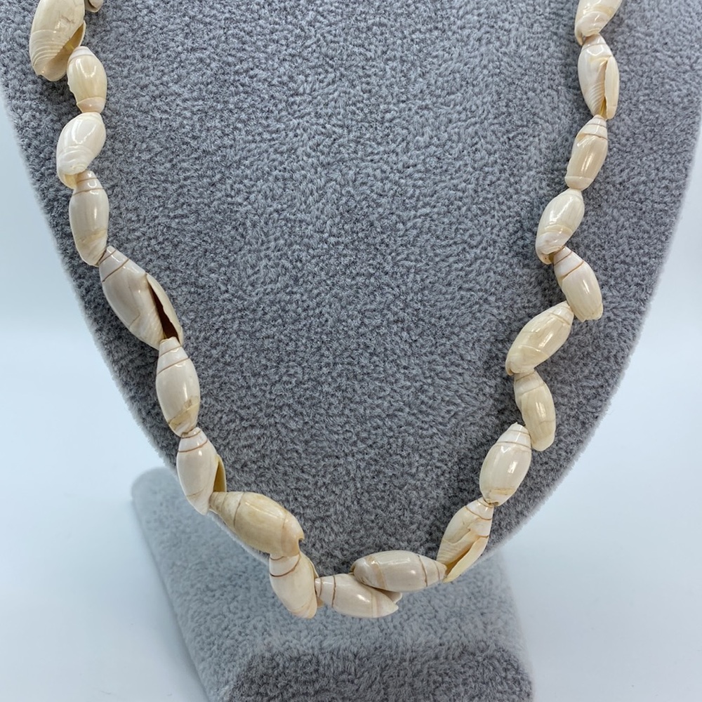 Seashell Necklace - Picture 2 of 7